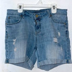 Jennifer Lopez jean shorts